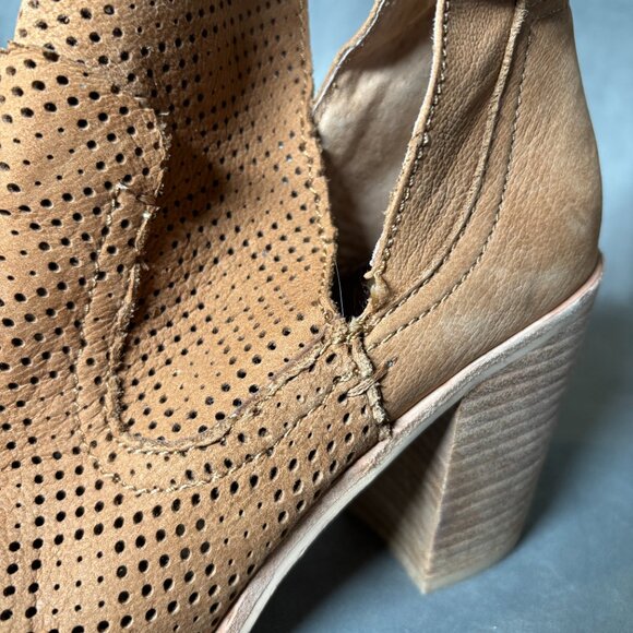 Dolce Vita Perforated Leather Ankle Booties – Tan – Women’s 8.5‎ - Picture 4 of 9